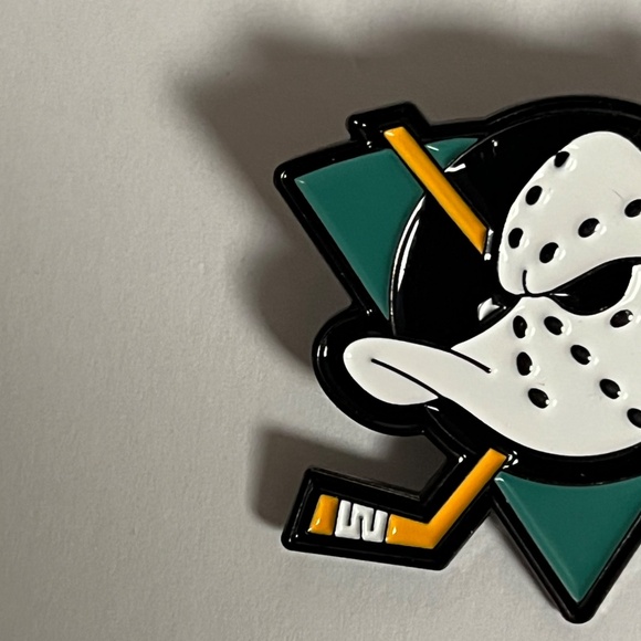 Anaheim Mighty Ducks Hat Pin Pins California Bag Hockey Fitted Hats Sports Logo - Picture 2 of 8